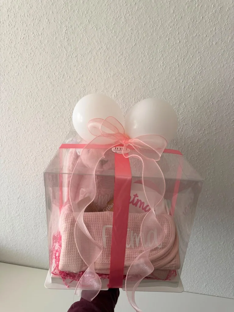 Liebevoll verpackte Geschenkbox von Inci Geschenke